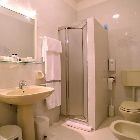 Globo Hotel 3*
