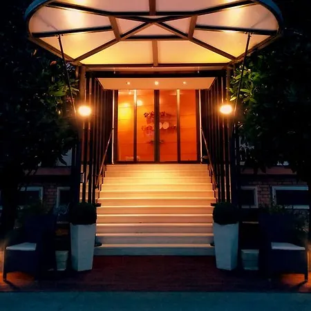 葛罗波酒店 3* 福尔米吉内