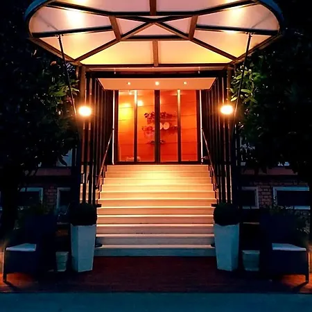 葛罗波酒店 3* 福尔米吉内
