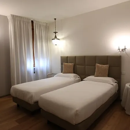 호텔 Globo 포르미지네